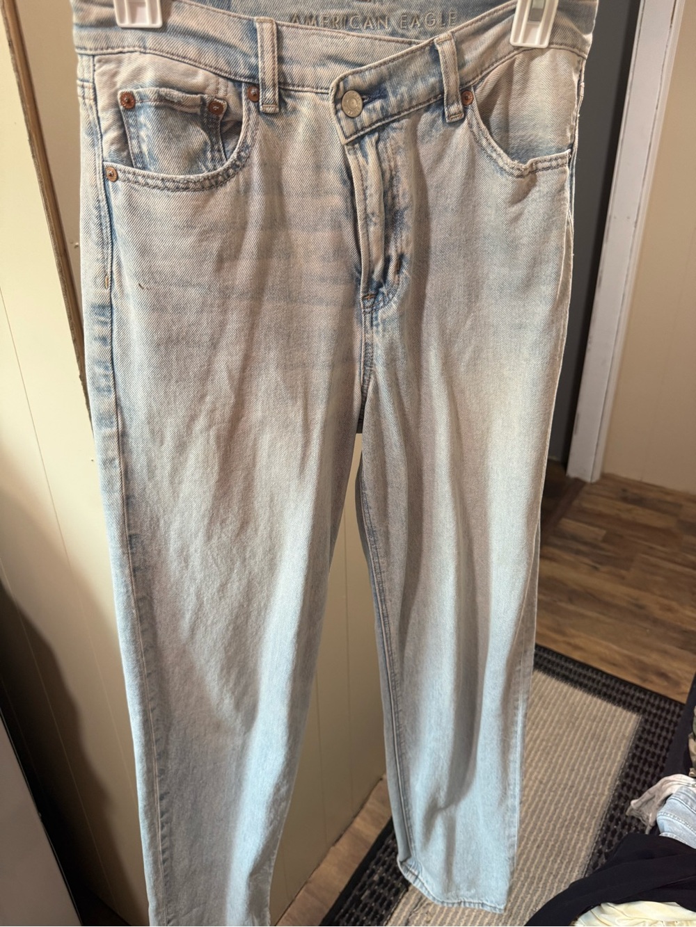 American Eagle Outfitters Light Wash Women’s Jeans - Baggy Straight Leg